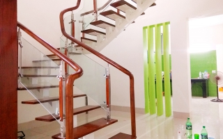 Cầu thang kính đẹp tại Hà Nam